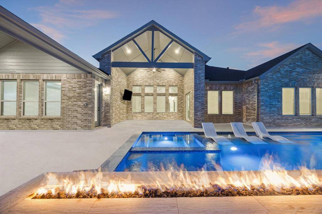 Large vaulted covered patio has Outdoor Kitchen complete with grill, sink, fridge, griddle and large out the all stay with this fabulous home.