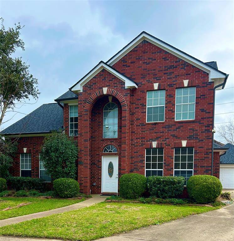 Welcome to 1723 Park Ridge Dr situated on a culdesac
