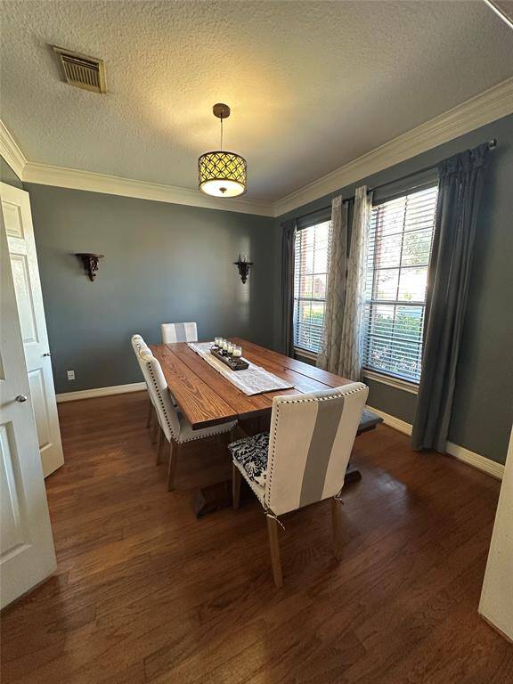 Formal dining room off entry & kitchen