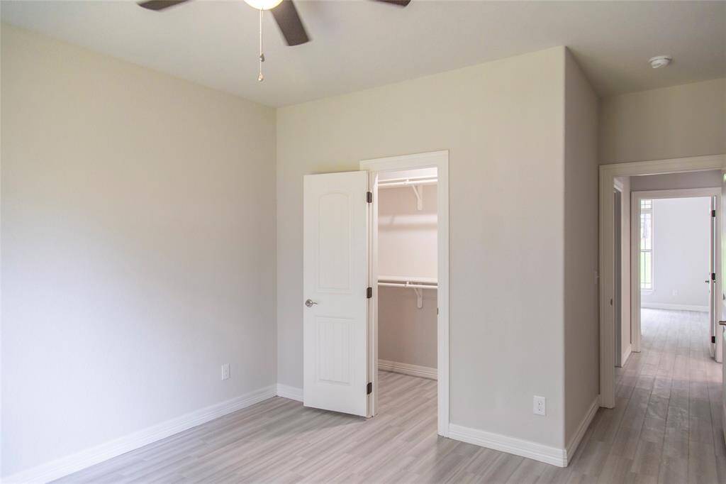 Secondary bedrooms 12x12 w/ 10' ceiling & walk in closet
