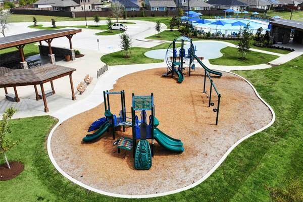 The community recreation center includes an amenity area, swimming pool, splash pad, community walking paths and a playground area.