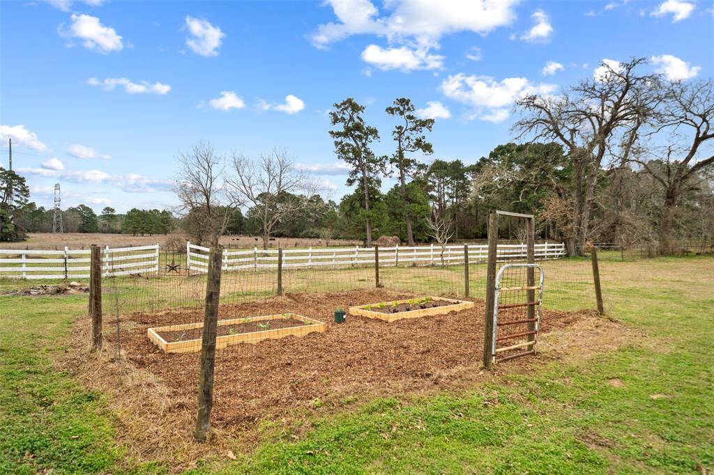 Grow you rown veggies in this beautiful fenced in garden!