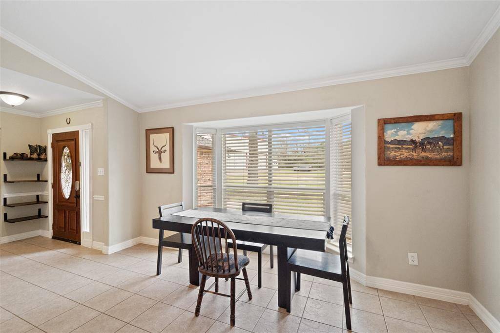 Gather for a delicious meal in this specious dining area!