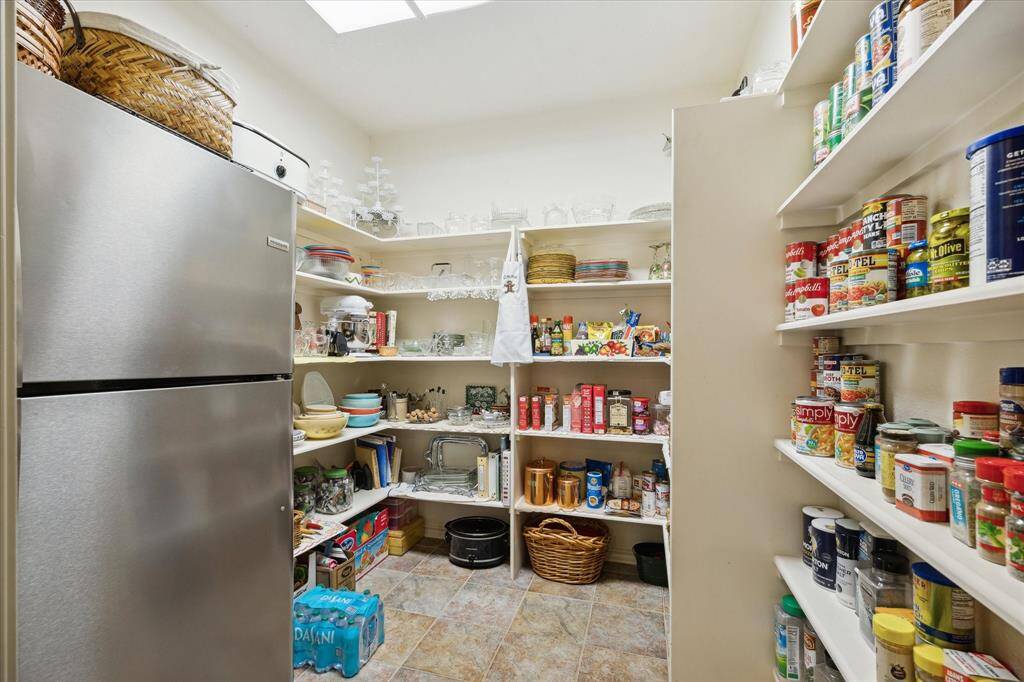 Huge pantry!
