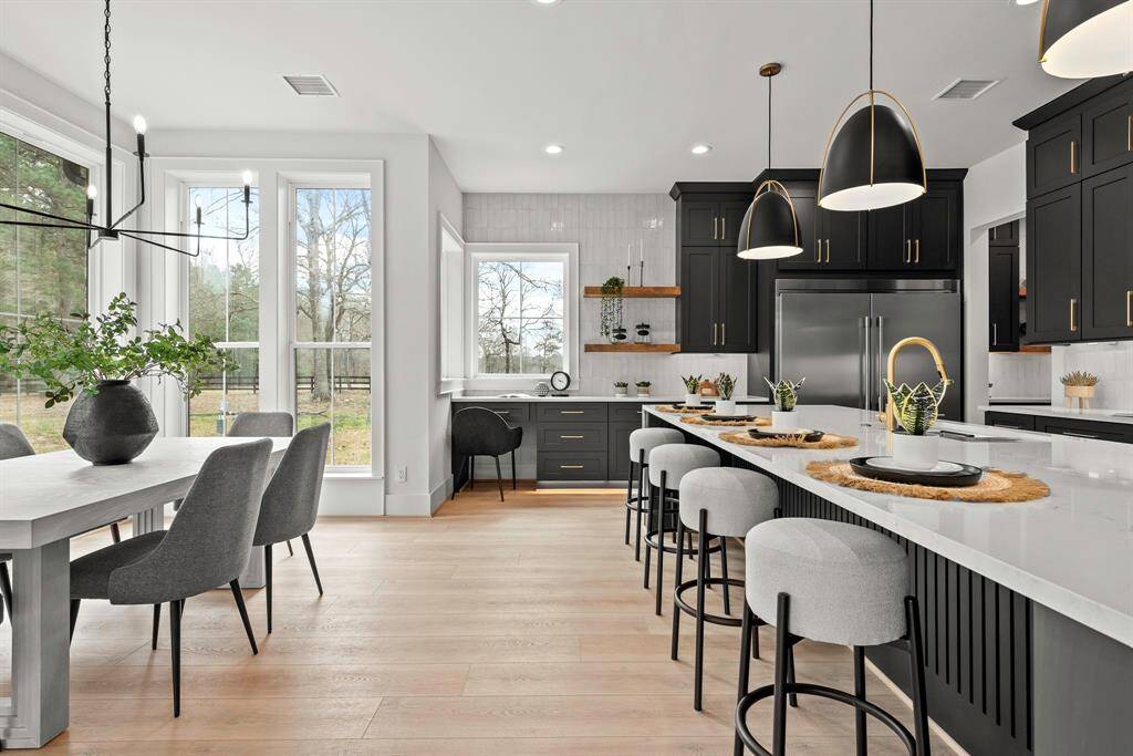 Showstopper kitchen with seating for all.