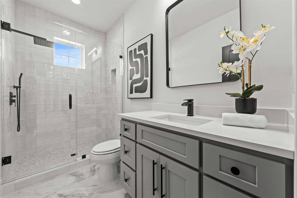 One of 2 full baths upstairs