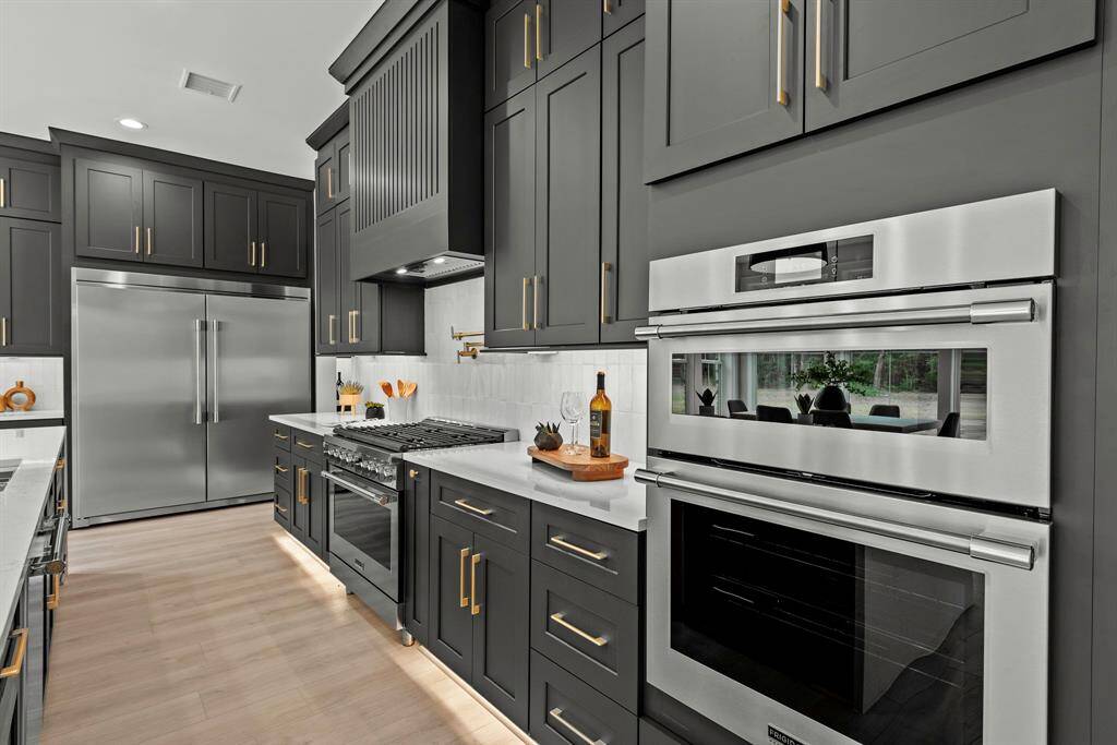 Frigidaire appliances, double ovens, convection microwave, 6 burner gas range and Pro full size refrigerator/freezer.