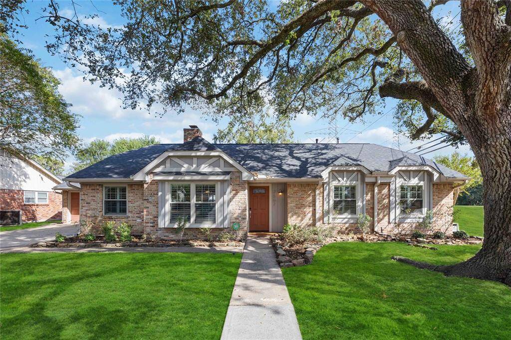 Welcome to a beautifully renovated home Spring Shadows!