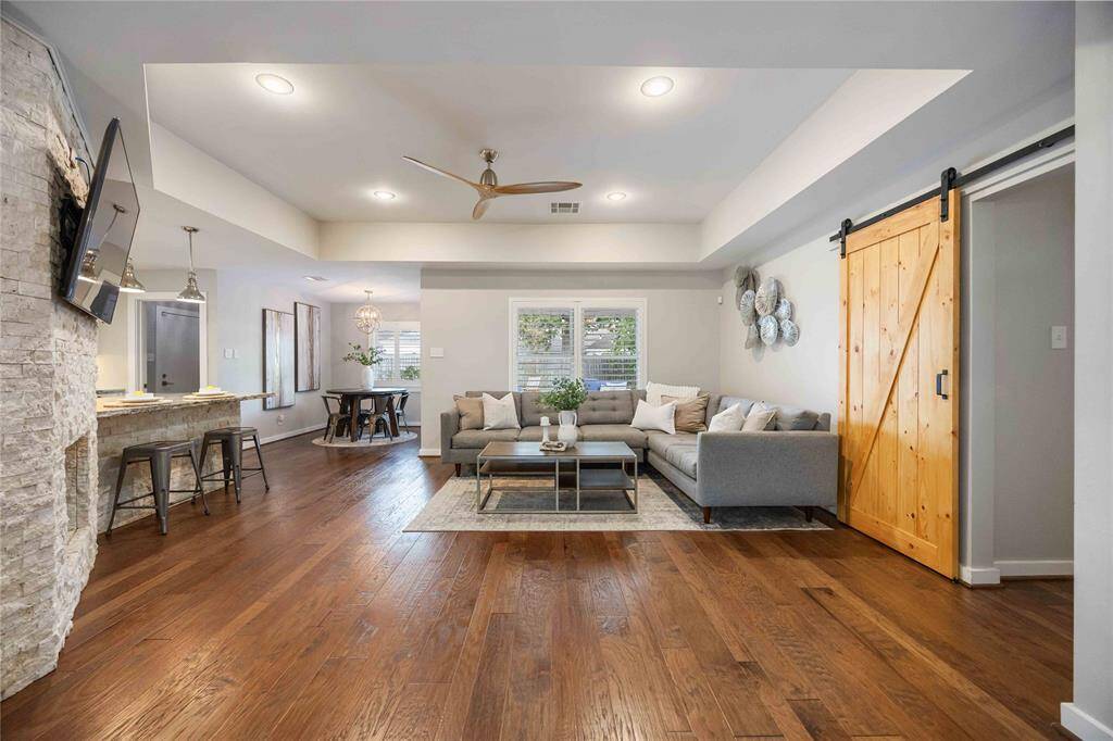 From the entry, you'll have a great view of the main living areas. Enjoy the beauty around every corner.