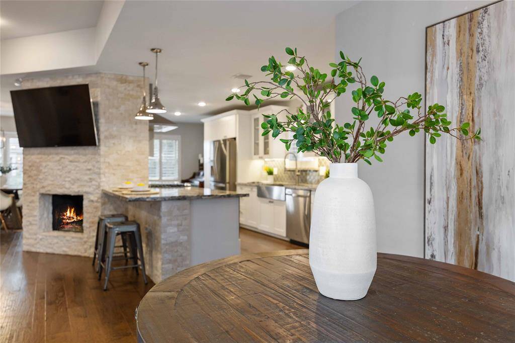 You can feel the warm and inviting atmosphere in this photo. It's picture-perfect!