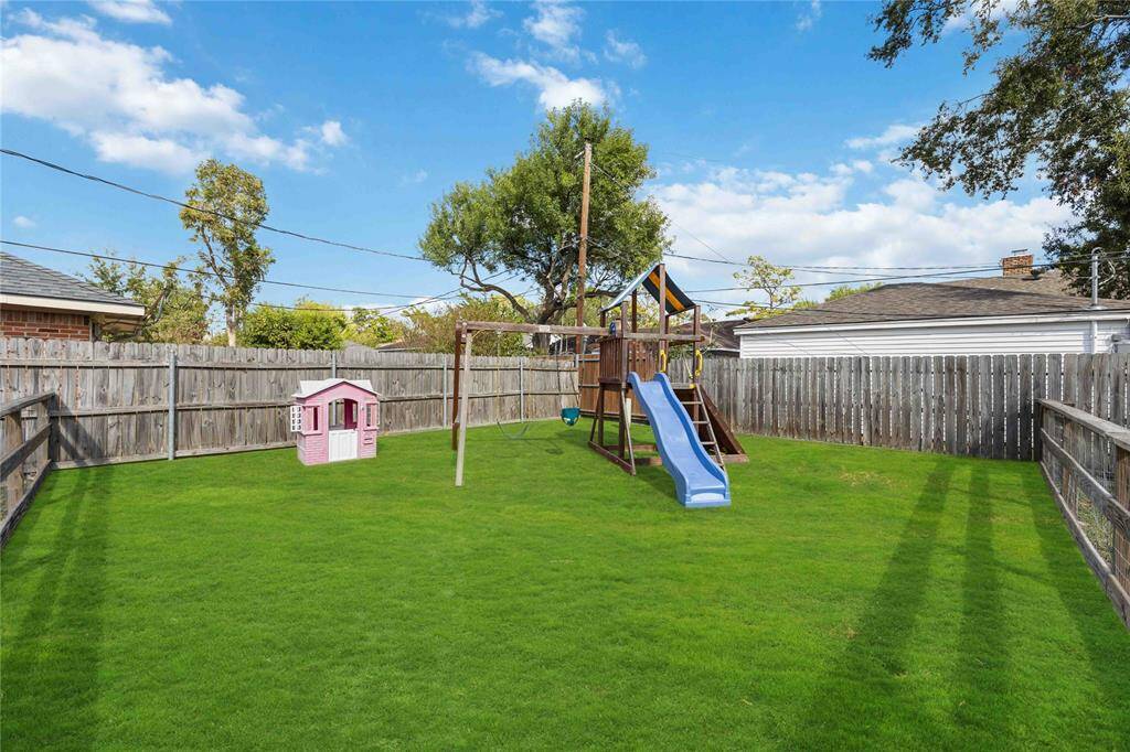 You'll be amazed at this 1,100 square ft, artificially turfed area ideal for a playground or an outdoor entertaining area.