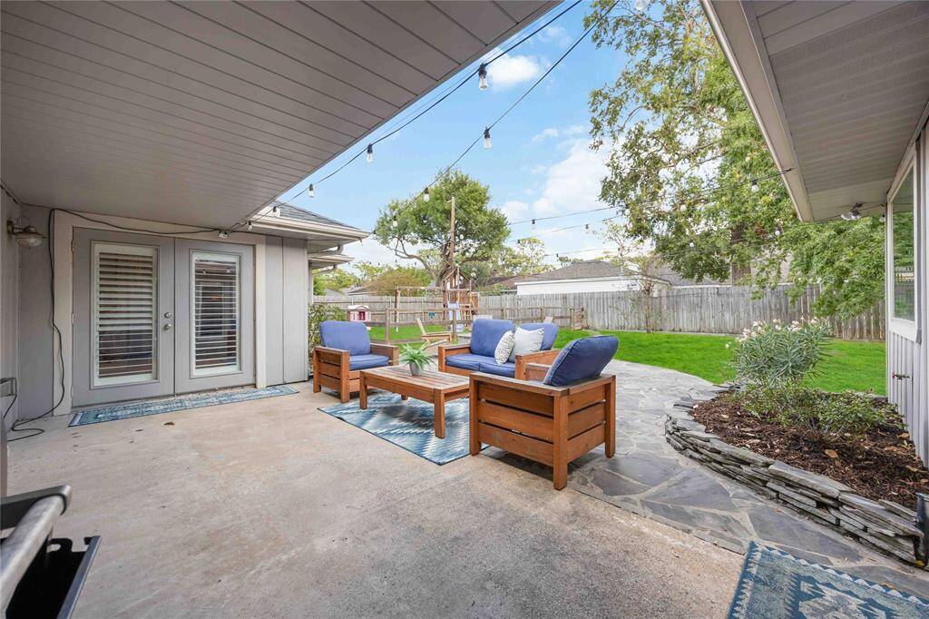 Beautiful inside and out, you can't beat everything this home has to offer. Welcome home!