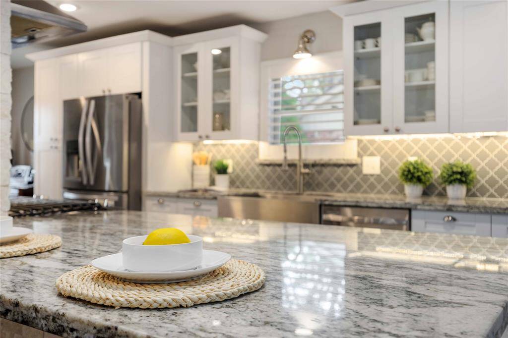 A breakfast bar is a great location for a quick, informal meal, a visit while the chef is preparing a meal, or an area to serve drinks and snacks at your next get-together.
