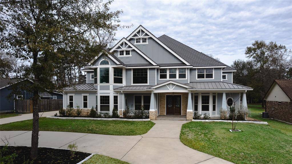 Front of property facing South