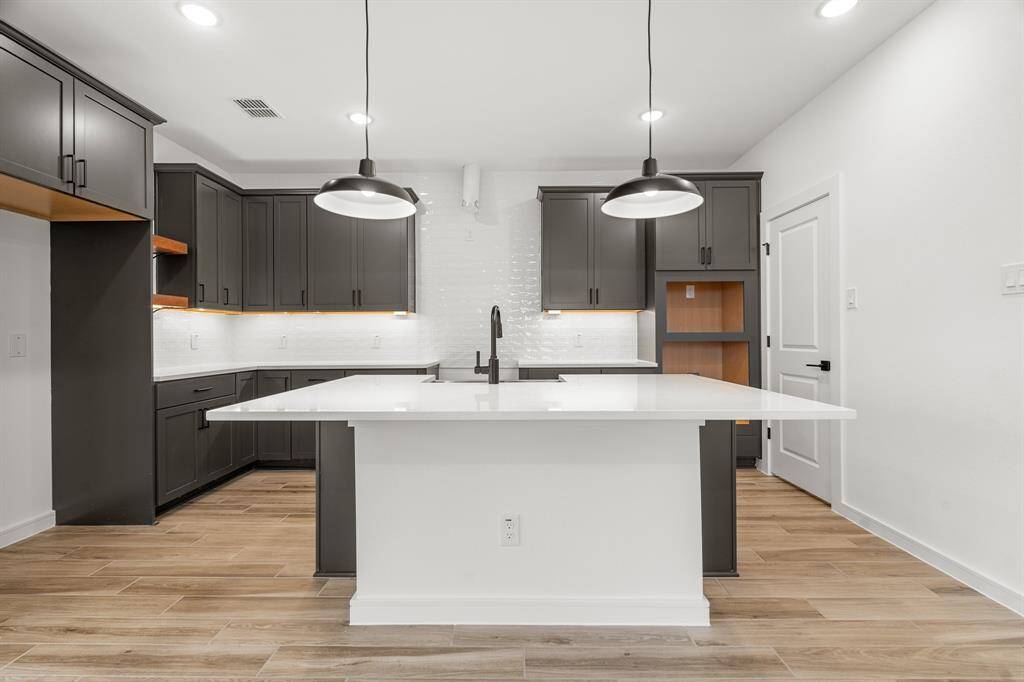 Lovely kitchen (*Photo not of actual home and used for illustration purposes only.)