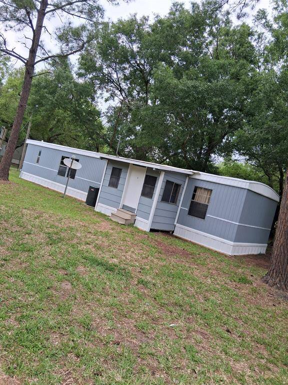 Recently remodeled inside and out! Replaced all AC/Heating and duct work under manufactured home!