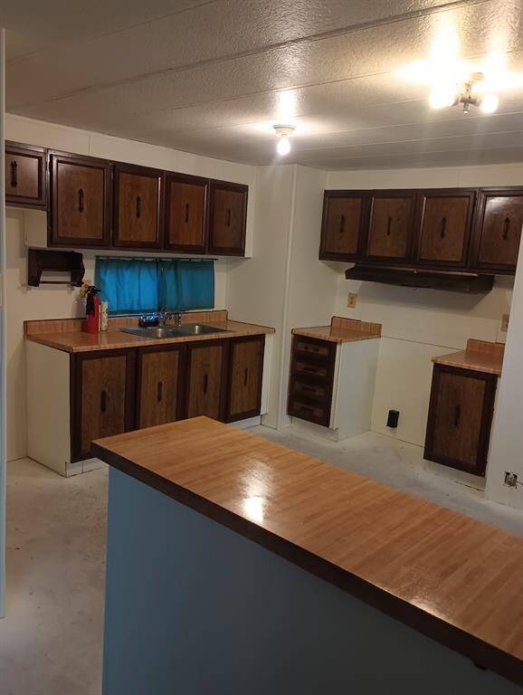 Kitchen has a nice bar with storage underneath.
