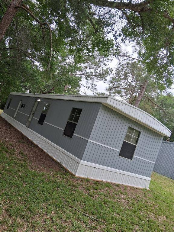 No Deed restrictions!New shirting around bottom of home!