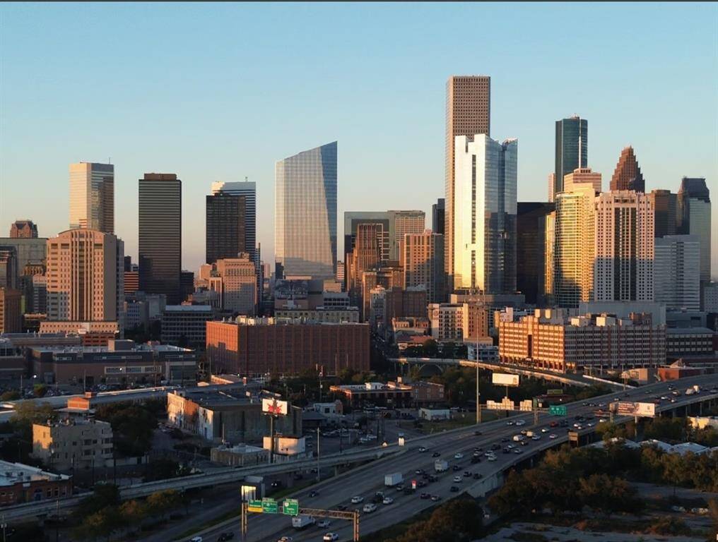 Experience breathtaking downtown views from your new home, offering vibrant cityscapes and unmatched convenience.