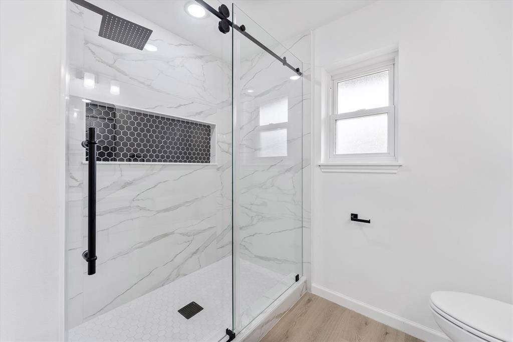 Stunning stand up shower...