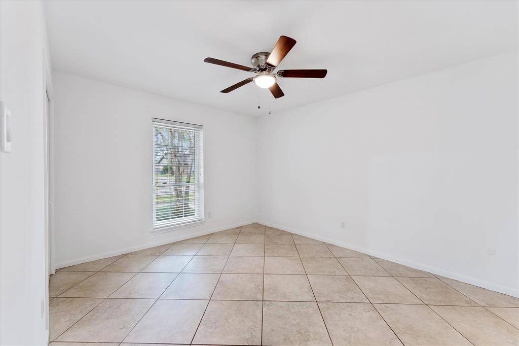 2nd Bedroom ... could be easily converter into a home office...