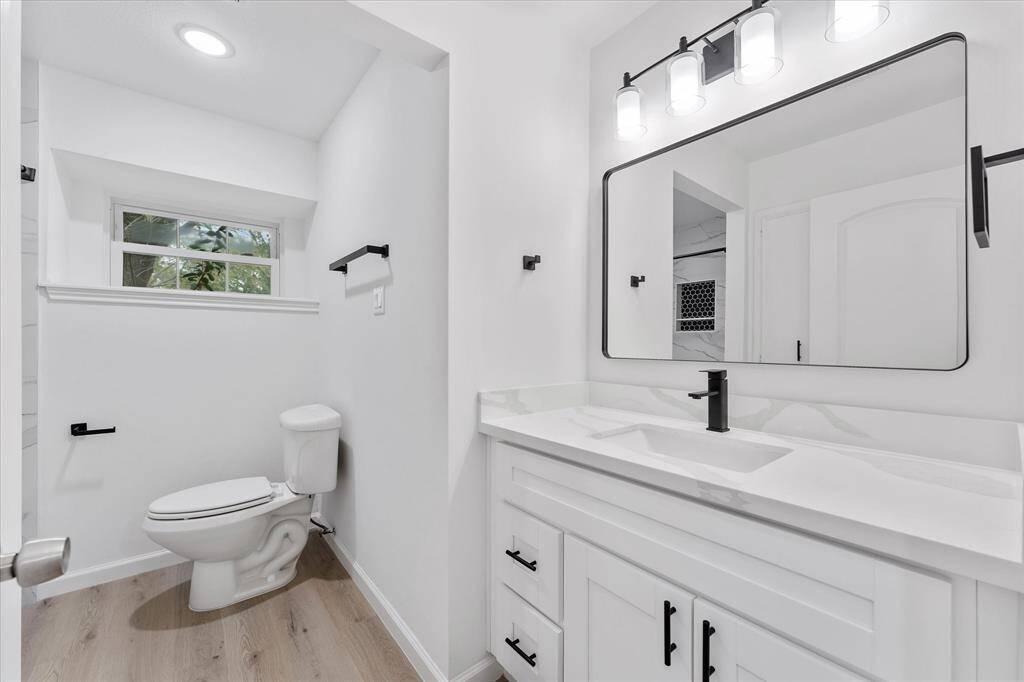 Gorgeous 2nd Full bath...