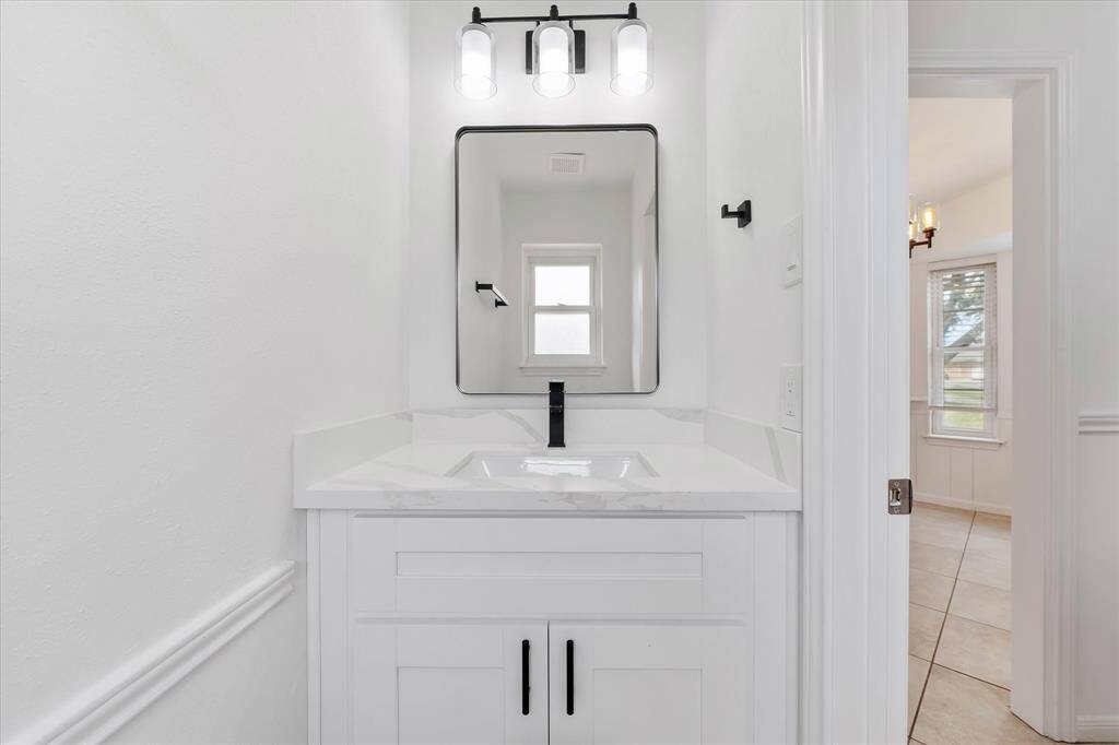 Cute Half Bathroom!
