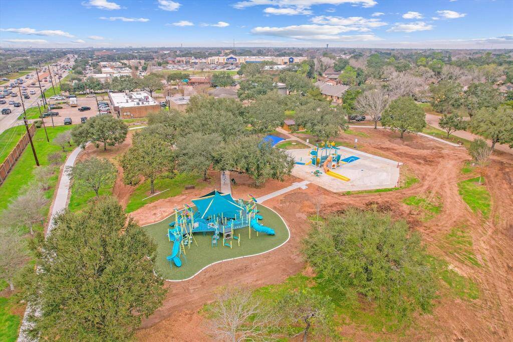 Plenty of Common grounds with parks and rolling hills...