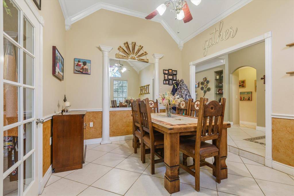 Formal dining room. Door to kitchen on the left.