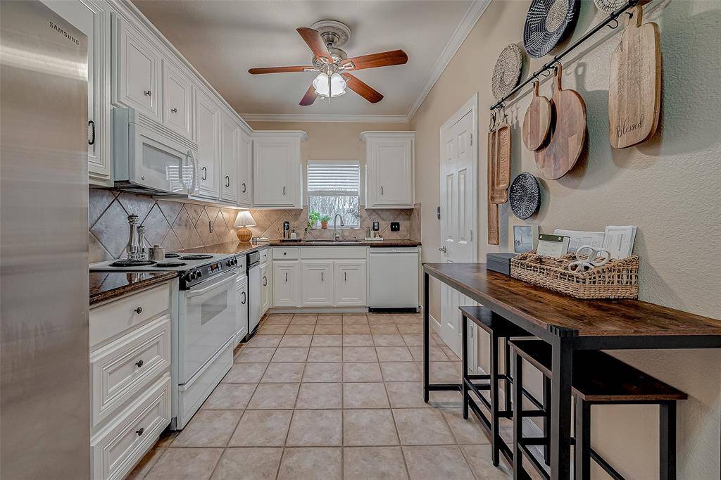 long counters with lots of prep space.