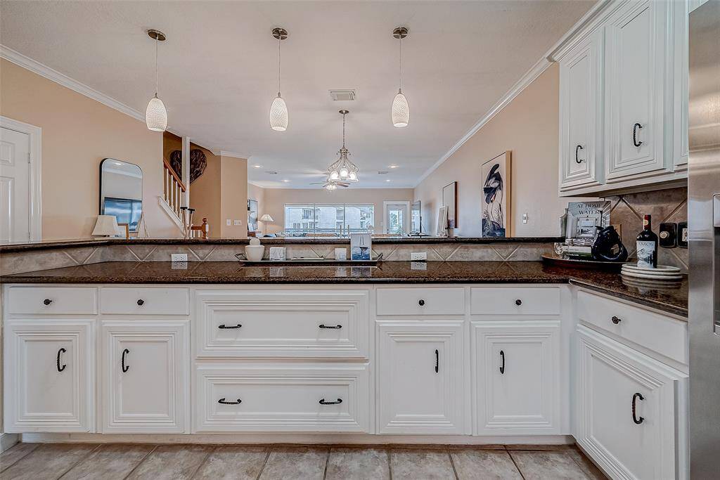 plenty of cabinet space