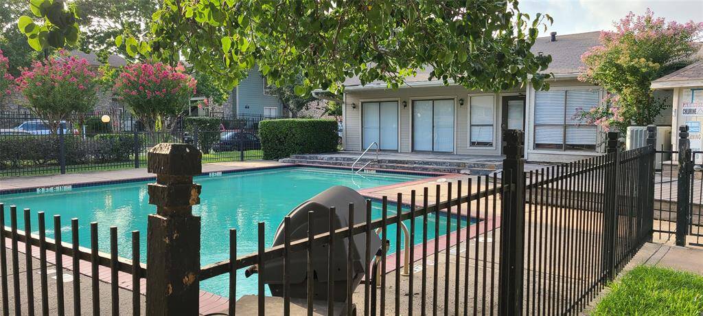 Pool and Clubouse
