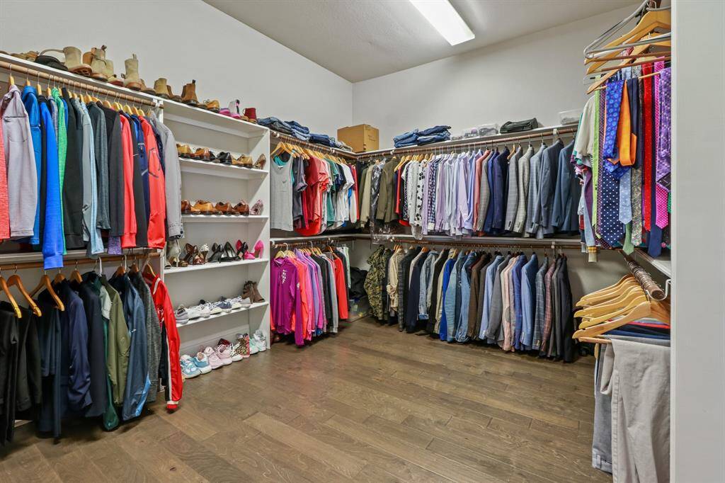 This Wonderful Walk in Closet includes plenty of hanging and shelf space for all your wardrobe needs.