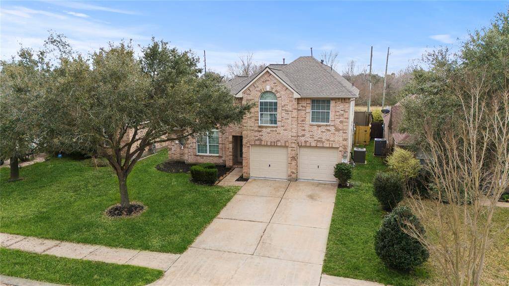 This impressive aerial view showcases the prime location of this lot.