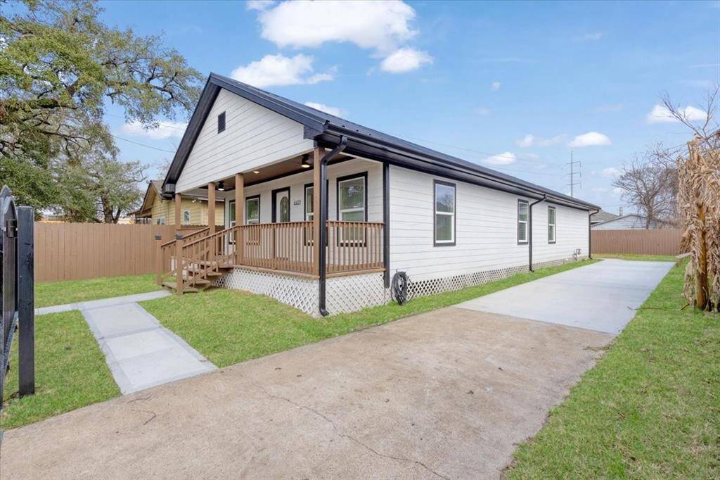 Welcome to 6609 Avenue Q—an inviting home featuring a charming front porch, modern finishes, and a well-maintained yard. Perfect for relaxation and entertaining, this property offers comfort and style in a desirable location.