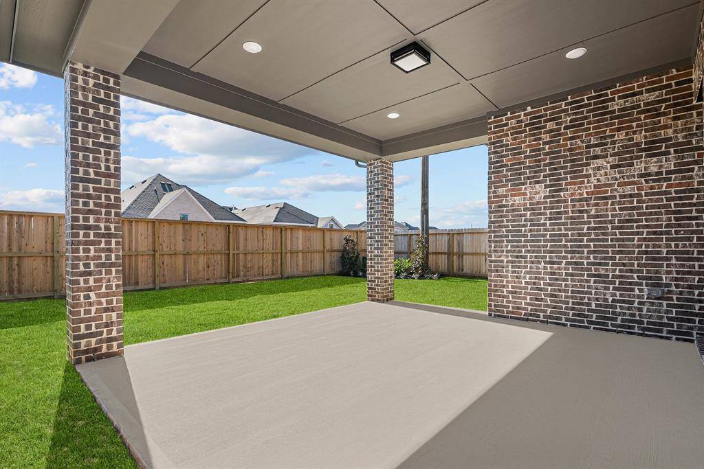 Welcome to The Busch by David Weekley Homes. Move-In-Ready Now!!