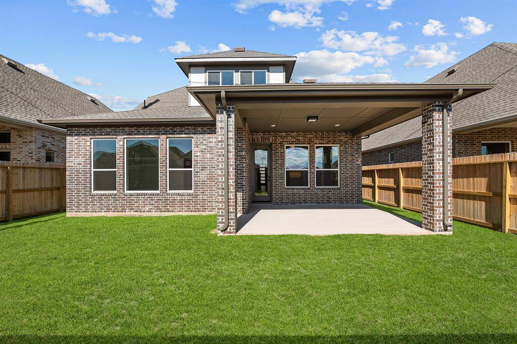 Welcome to The Busch by David Weekley Homes. Move-In-Ready Now!!