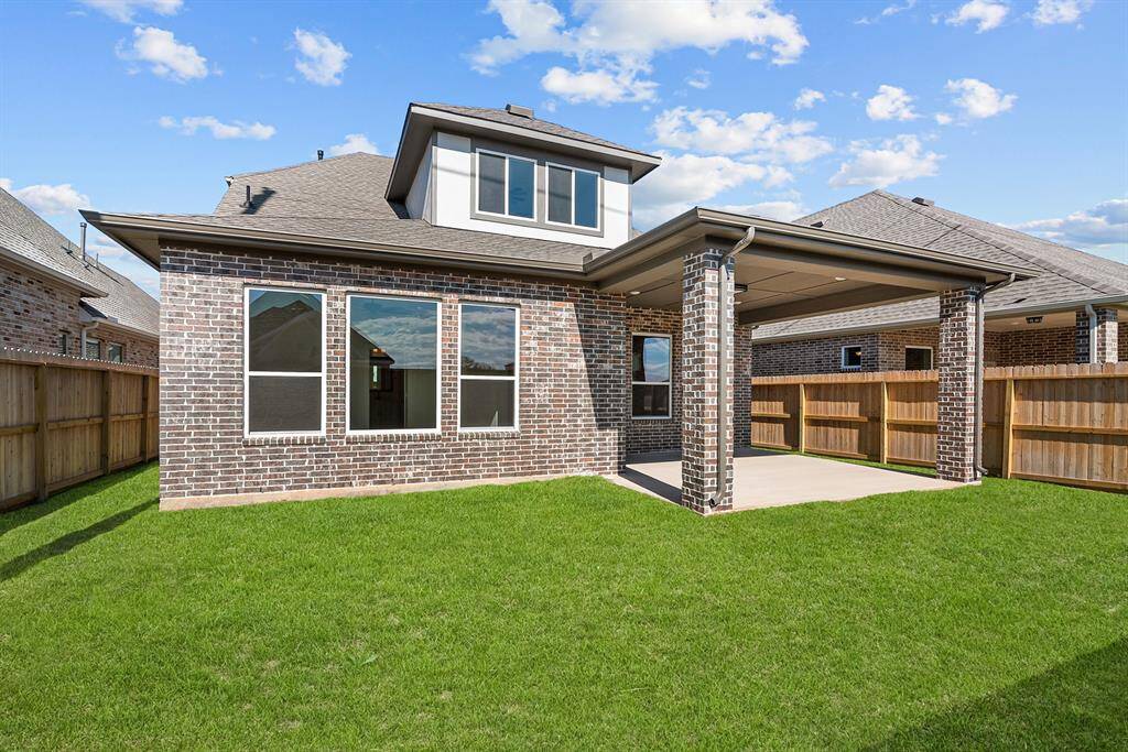 Welcome to The Busch by David Weekley Homes. Move-In-Ready Now!!
