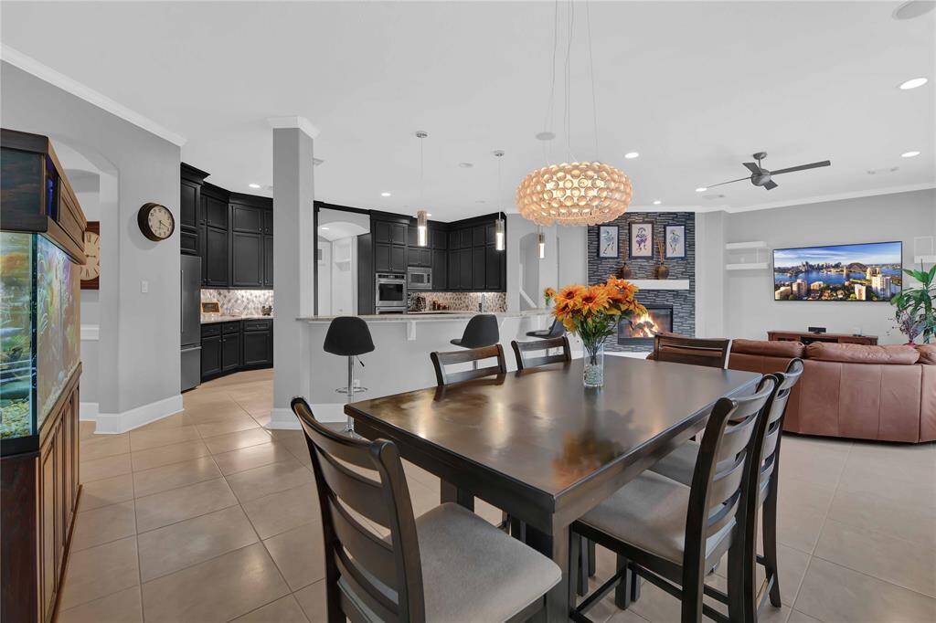 The open-concept floor plan creates a seamless connecOon between the kitchen, breakfast area, and family room, fostering an inviOng space that encourages interaction and togetherness.
