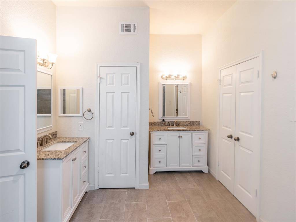 Dual vanity primary bath
