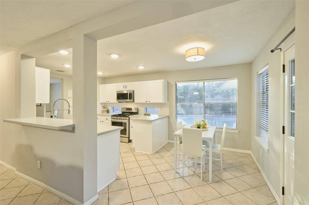 There is a breakfast bar, perfect for bar stools.