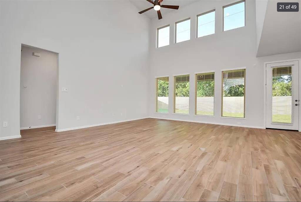 High ceiling/Large windows
