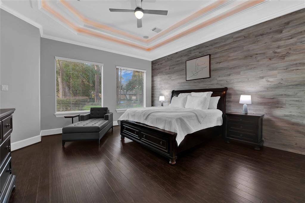 The first floor primary retreat offers large, bright windows that overlook the tranquil backyard, providing stunning views of the sparkling pool and pond. There is ample space to accommodate a king-sized furniture, creaOng a luxurious haven perfect for relaxation and comfort.