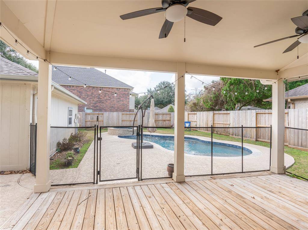 Safety gate to keep pets and little ones safe