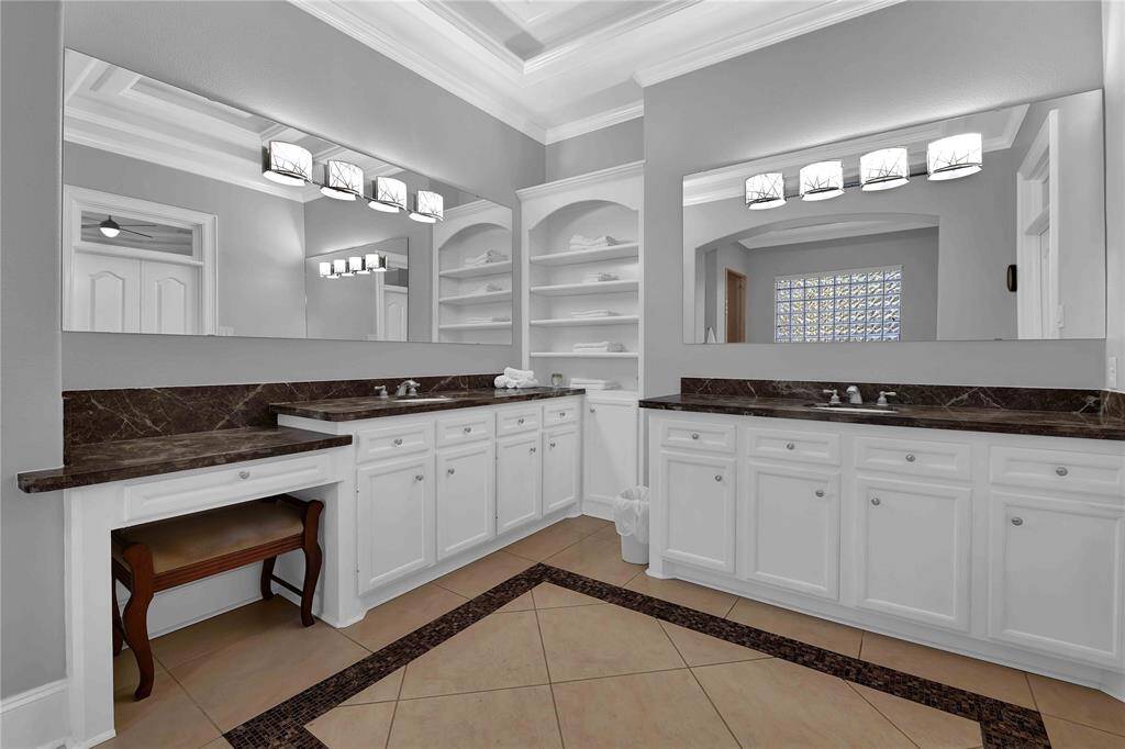 The extra-large walk-in shower features two showerhead fixtures, providing a luxurious space for a quick, rejuvenaOng experience. This elegant design ensures comfort and style, making every shower feel like a spa retreat.