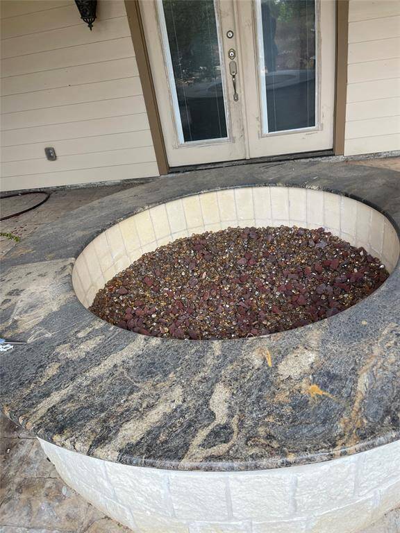 Gas fire pit