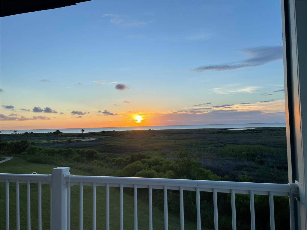 Gorgeous Sunset Views from the bay facing balcony