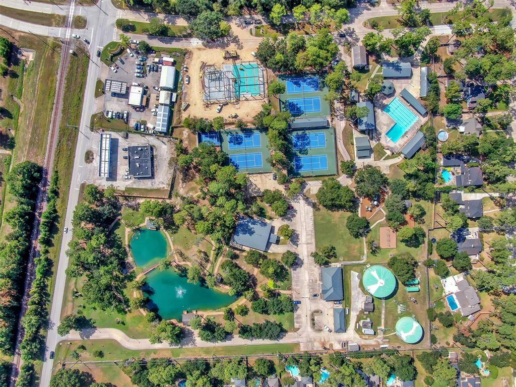 For a small additional fee take advantage of all of the amenities that Northampton, a neighboring community, has to offer including two community pools, parks, trails, playground, tennis courts AND fitness center!