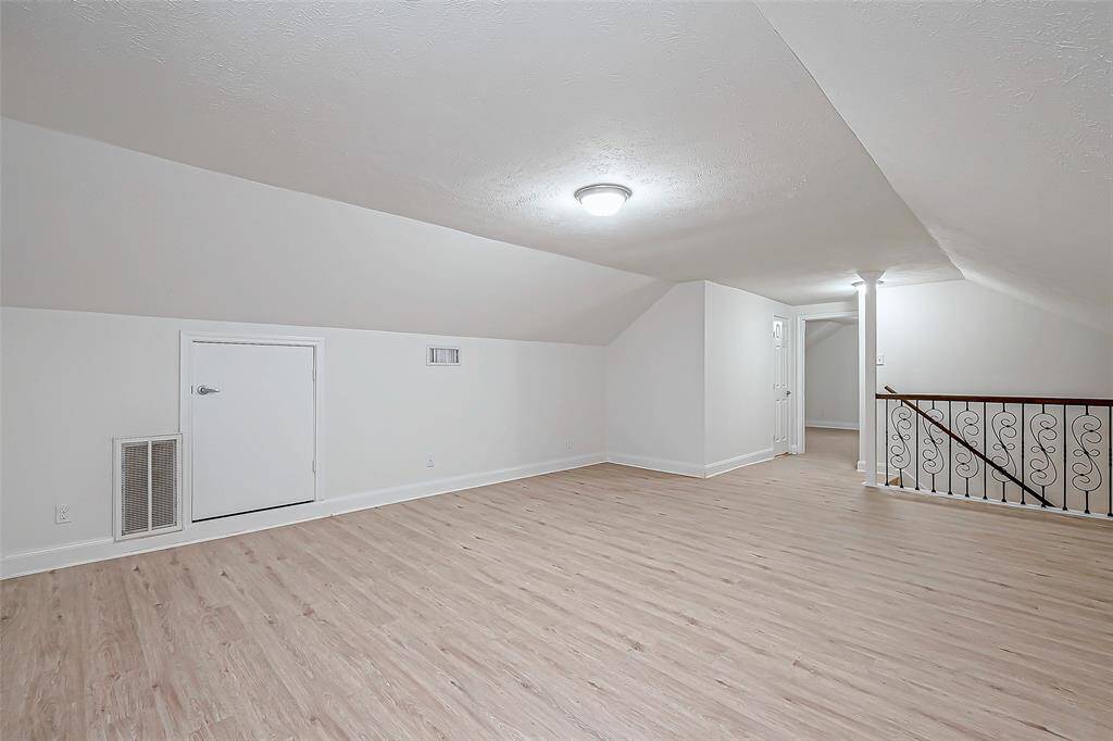 2nd floor living - Game room
