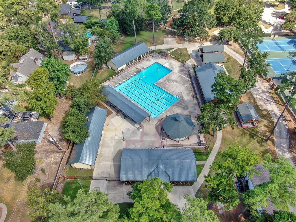 For a small additional fee take advantage of all of the amenities that Northampton, a neighboring community, has to offer including two community pools, parks, trails, playground, tennis courts AND fitness center!